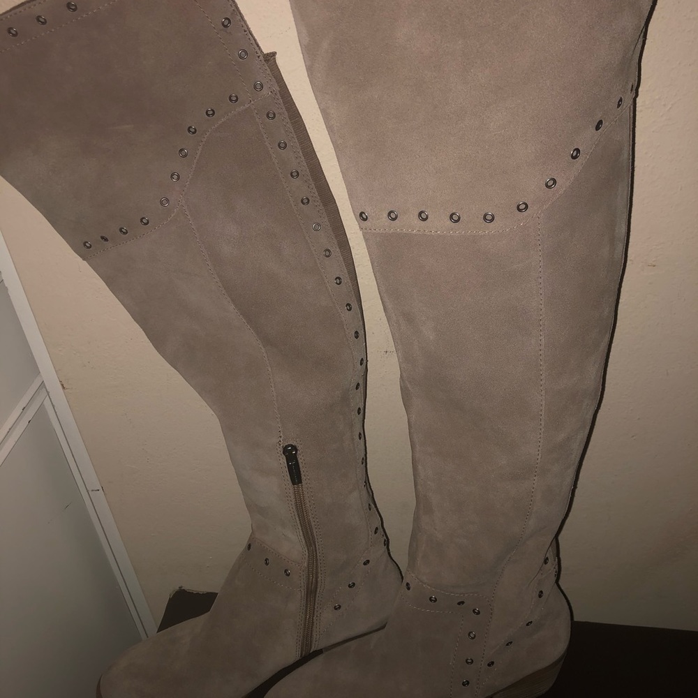 Boots - Picture 6 of 6